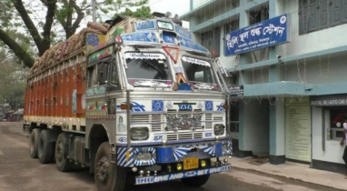 দিনাজপুরের হিলি স্থলবন্দরে আমদানি ও রপ্তানি শুরু